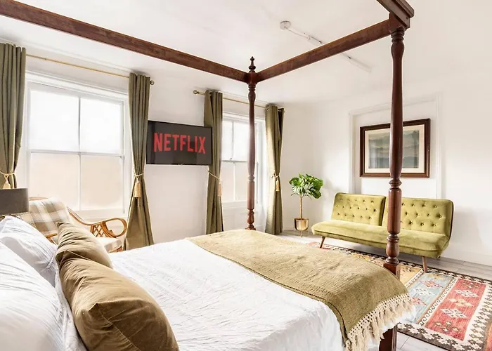 Victorian Style Apartment W/ Four-Poster Bed In Camden Town