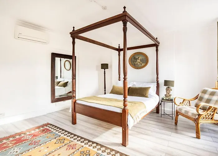 Victorian Style Apartment W/ Four-Poster Bed In Camden Town