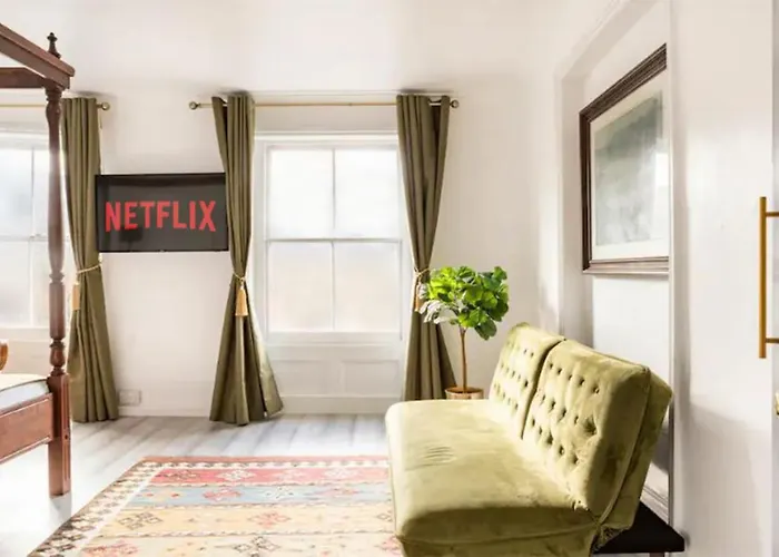 Victorian Style Apartment W/ Four-Poster Bed In Camden Town